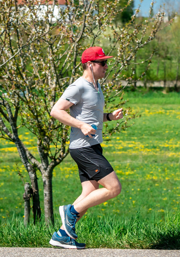 Sportshirt Männer beim running Wettkampf 22 Kilometer Timo Maier
