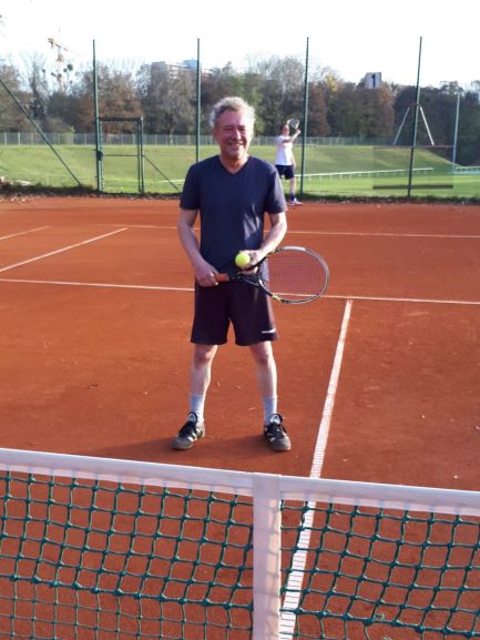 Tenniscrack Holger mit braganza Sportshirt Muster